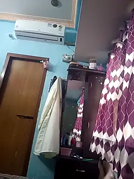 Snapshot of fun_boy_33 chatting on April 2026 05:33:01 AM fun boy 33 online show from April 2026 05:33:01 AM