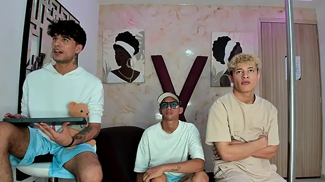 Snapshot of LUCKY_BOX2026 chatting on April 2026 08:25:02 PM LUCKY BOX2026 online show from April 2026 08:25:02 PM