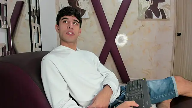 Snapshot of LUCKY_BOX2026 chatting on June 2026 01:39:02 PM LUCKY BOX2026 online show from June 2026 01:39:02 PM