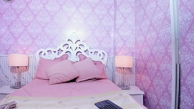 Miabloom19  online show from June 2026 11:14:01 PM