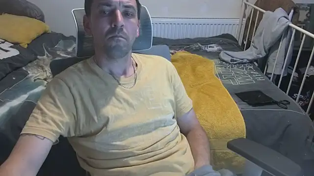 Snapshot of Tracky_66 chatting on April 2026 11:54:02 PM Tracky 66 online show from April 2026 11:54:02 PM