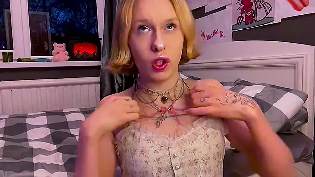 Snapshot of Miss_Amy00 chatting on May 2026 06:37:01 PM Miss Amy00 online show from May 2026 06:37:01 PM
