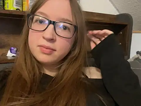 Snapshot of Freaky-Doll chatting on May 2026 06:12:02 PM Freaky-Doll online show from May 2026 06:12:02 PM
