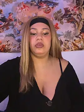 Snapshot of CurvyDusa chatting on May 2026 07:00:02 PM CurvyDusa online show from May 2026 07:00:02 PM