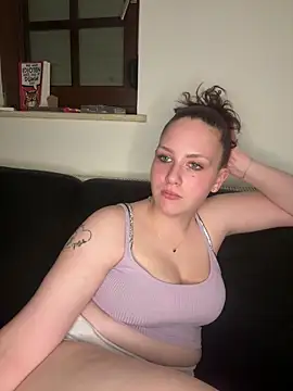 Snapshot of CuteBeaX chatting on June 2026 08:02:01 PM CuteBeaX online show from June 2026 08:02:01 PM