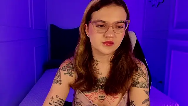 Snapshot of sashaglow_ chatting on April 2026 07:25:02 AM sashaglow online show from April 2026 07:25:02 AM