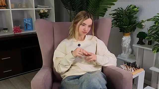 Snapshot of RosannPritchard chatting on April 2026 01:50:02 PM RosannPritchard online show from April 2026 01:50:02 PM