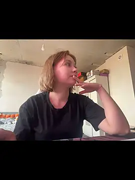 Snapshot of SuzieAllen chatting on April 2026 02:23:02 PM SuzieAllen online show from April 2026 02:23:02 PM