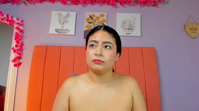 Snapshot of roxanneowens chatting on April 2026 05:30:01 PM roxanneowens online show from April 2026 05:30:01 PM