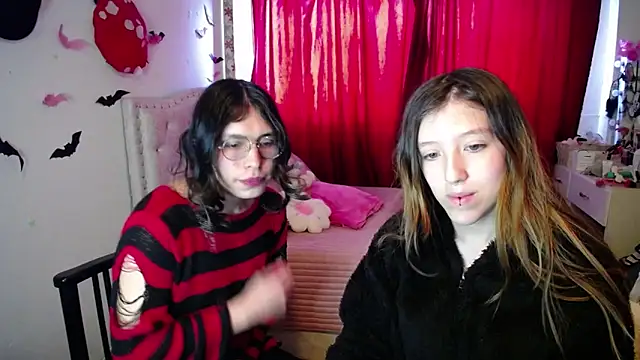 Snapshot of Blair_y_Briar chatting on June 2026 03:58:01 PM Blair y Briar online show from June 2026 03:58:01 PM
