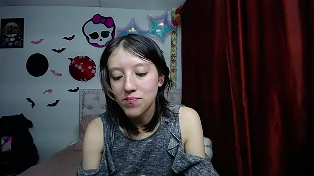 Snapshot of Blair_y_Briar chatting on June 2026 11:14:01 PM Blair y Briar online show from June 2026 11:14:01 PM