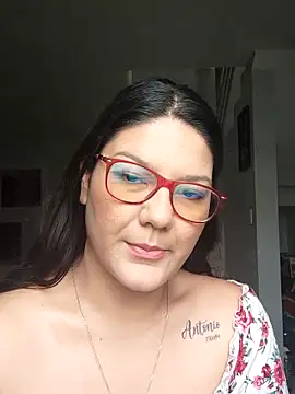 Snapshot of Bella_y_Bestia_20cm chatting on May 2026 04:45:01 PM Bella y Bestia 20cm online show from May 2026 04:45:01 PM