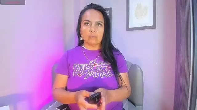 Roxanna moore online show from June 2026 05:25:01 AM