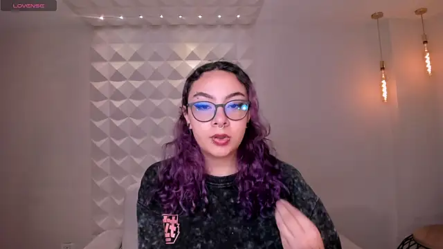 Snapshot of LoiseHarper chatting on June 2026 12:02:02 AM LoiseHarper online show from June 2026 12:02:02 AM