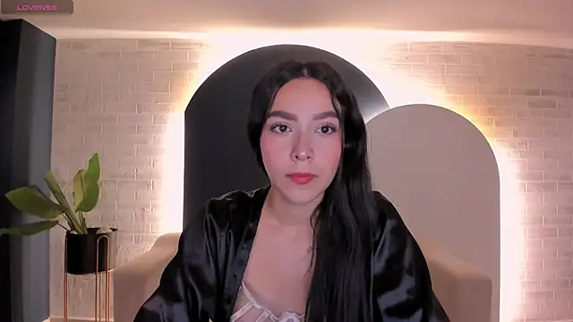 SophieKiss1 online show from May 2026 07:33:01 PM