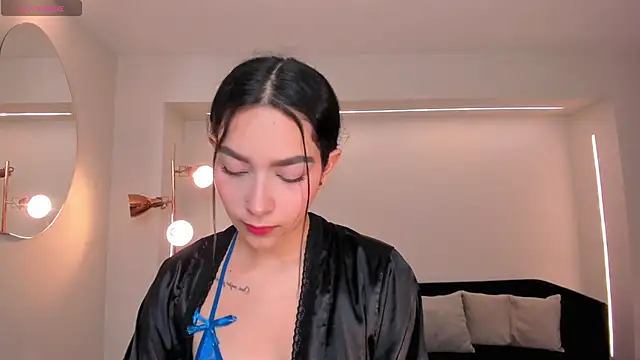 SophieKiss1 online show from May 2026 12:01:02 PM