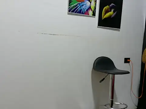 Snapshot of dulce_alexandra chatting on May 2026 12:00:02 PM dulce alexandra online show from May 2026 12:00:02 PM