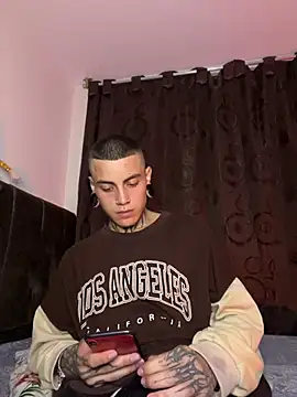 Snapshot of _valentinoooo chatting on July 2026 03:44:01 AM valentinoooo online show from July 2026 03:44:01 AM