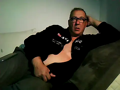 Soloyan online show from November 2025 10:41:01 PM