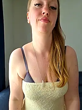 Snapshot of SweetGermanAlina chatting on May 2026 01:16:01 PM SweetGermanAlina online show from May 2026 01:16:01 PM