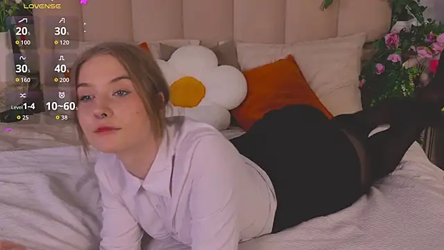 Snapshot of Flora_DeVille chatting on July 2026 06:17:02 PM Flora DeVille online show from July 2026 06:17:02 PM