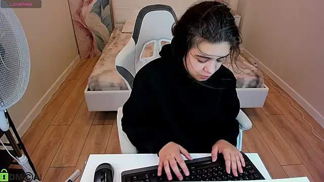 Trisha Moore online show from July 2026 01:09:02 AM