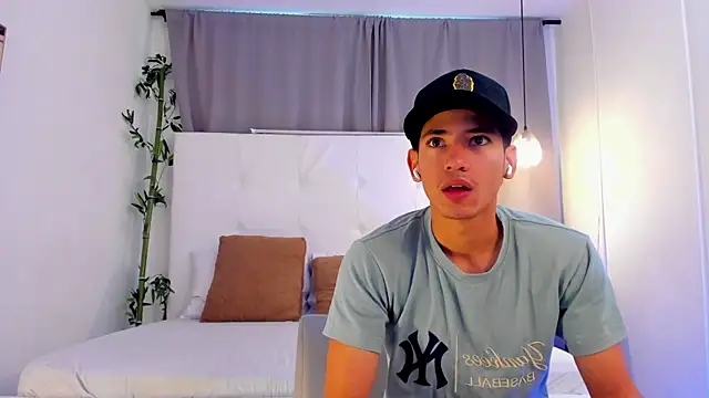Alejo-and-Thiago online show from June 2026 12:25:01 PM