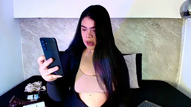 Snapshot of Emma__becket1 chatting on May 2026 01:36:01 AM Emma becket1 online show from May 2026 01:36:01 AM