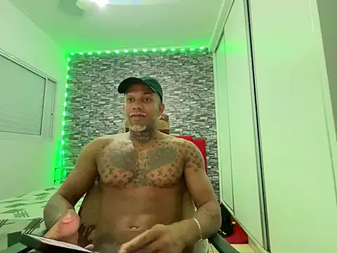 Snapshot of Maxloirinho chatting on May 2026 10:38:02 PM Maxloirinho online show from May 2026 10:38:02 PM