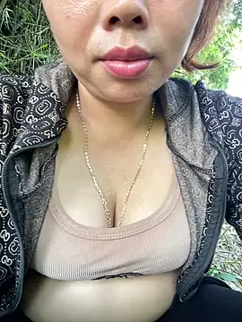 Banana-zz online show from May 2026 11:01:04 PM
