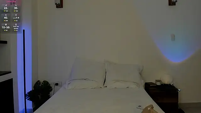 Snapshot of EvangelineLoveee chatting on May 2026 11:43:01 PM EvangelineLoveee online show from May 2026 11:43:01 PM