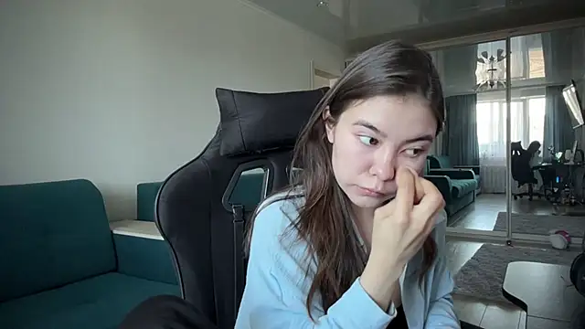 Snapshot of Ellewaay chatting on May 2026 08:42:01 AM Ellewaay online show from May 2026 08:42:01 AM