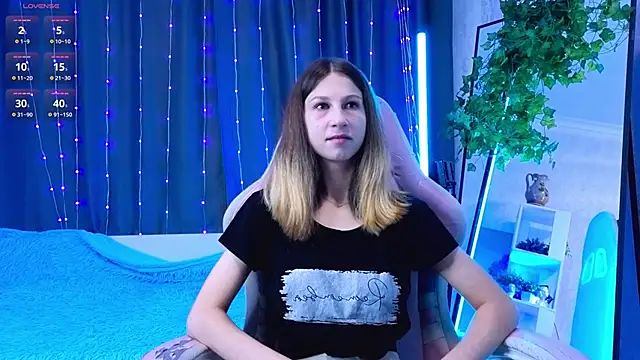 ChristiaHorde online show from June 2026 05:02:02 PM