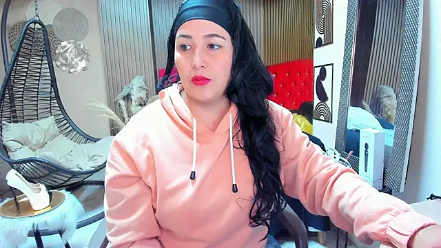 Snapshot of BBWLuxuryMuse chatting on July 2026 12:14:01 PM BBWLuxuryMuse online show from July 2026 12:14:01 PM