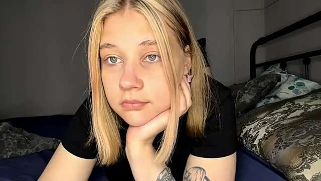 Snapshot of HildeConery chatting on May 2026 07:27:02 AM HildeConery online show from May 2026 07:27:02 AM