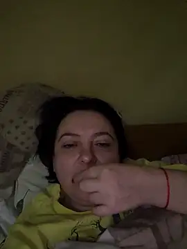 Snapshot of EmmaEmmy40 chatting on May 2026 06:13:02 PM EmmaEmmy40 online show from May 2026 06:13:02 PM