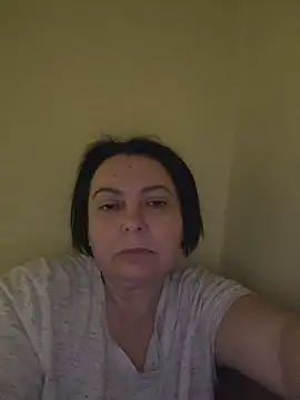 Snapshot of EmmaEmmy40 chatting on May 2026 07:11:01 PM EmmaEmmy40 online show from May 2026 07:11:01 PM