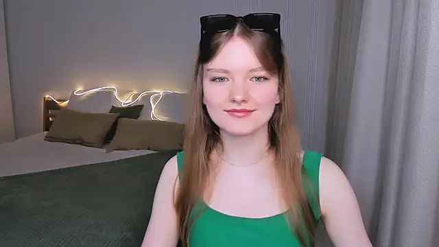 Snapshot of LookEva chatting on May 2026 04:31:02 AM LookEva online show from May 2026 04:31:02 AM