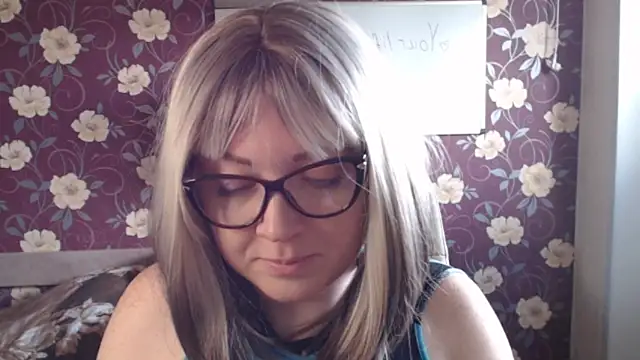 Snapshot of Kate_R chatting on May 2026 08:33:02 AM Kate R online show from May 2026 08:33:02 AM