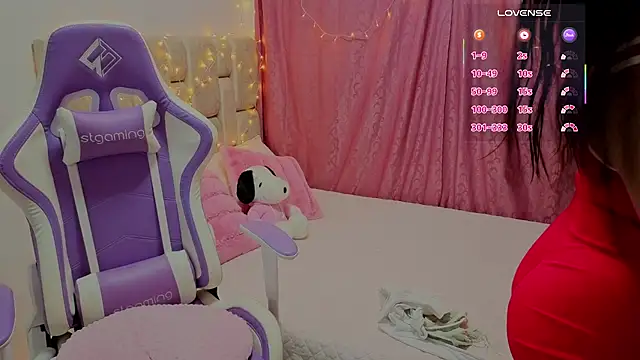 Naomilaurent online show from May 2026 03:41:01 PM