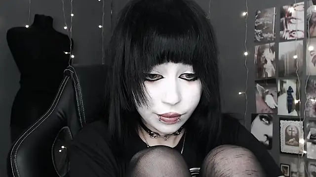 Snapshot of lucy8bit chatting on May 2026 10:15:02 PM lucy8bit online show from May 2026 10:15:02 PM