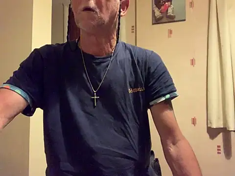 Snapshot of Moonraker64 chatting on May 2026 02:28:01 AM Moonraker64 online show from May 2026 02:28:01 AM
