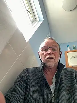 Snapshot of Moonraker64 chatting on May 2026 12:15:01 PM Moonraker64 online show from May 2026 12:15:01 PM