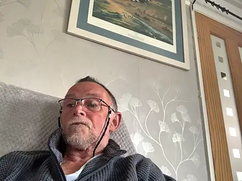 Snapshot of Moonraker64 chatting on May 2026 02:24:02 PM Moonraker64 online show from May 2026 02:24:02 PM