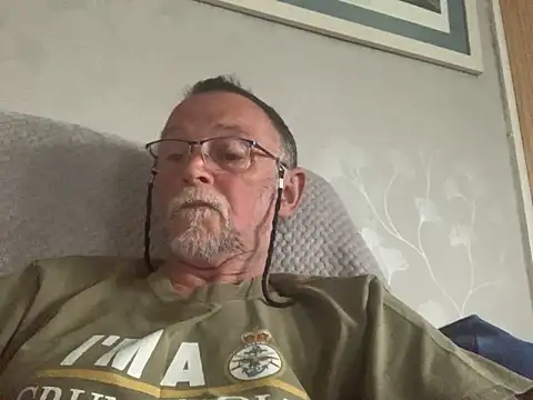Snapshot of Moonraker64 chatting on May 2026 07:33:02 PM Moonraker64 online show from May 2026 07:33:02 PM