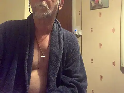 Snapshot of Moonraker64 chatting on June 2026 04:11:01 AM Moonraker64 online show from June 2026 04:11:01 AM