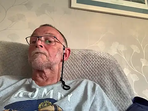 Snapshot of Moonraker64 chatting on July 2026 07:30:01 PM Moonraker64 online show from July 2026 07:30:01 PM