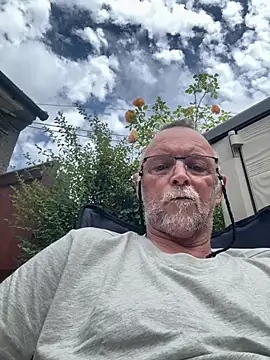 Snapshot of Moonraker64 chatting on July 2026 12:23:01 PM Moonraker64 online show from July 2026 12:23:01 PM