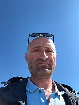 Snapshot of vladgree chatting on May 2026 01:40:01 PM vladgree online show from May 2026 01:40:01 PM