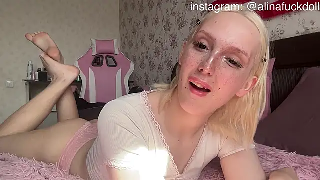 Snapshot of llinabarbie chatting on July 2026 12:42:01 PM llinabarbie online show from July 2026 12:42:01 PM
